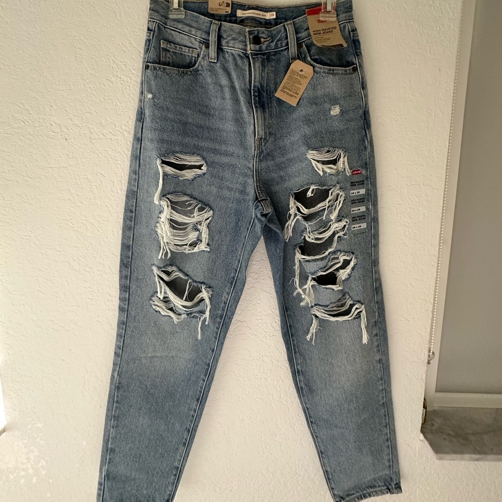 Levi’s high wasted mom jeans